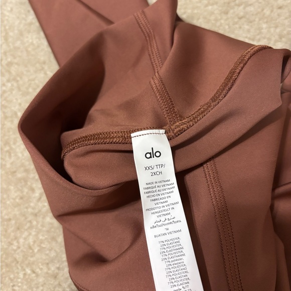 Alo Yoga Airlift 7/8 Leggings - Picture 4 of 5